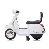 20210618100601-Vespa-bianca-px-150-6v-bambini-elettrica-jpg.jpg